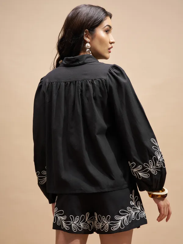 Vara By Vishudh Women Black Shirt With Shorts Co-Ords