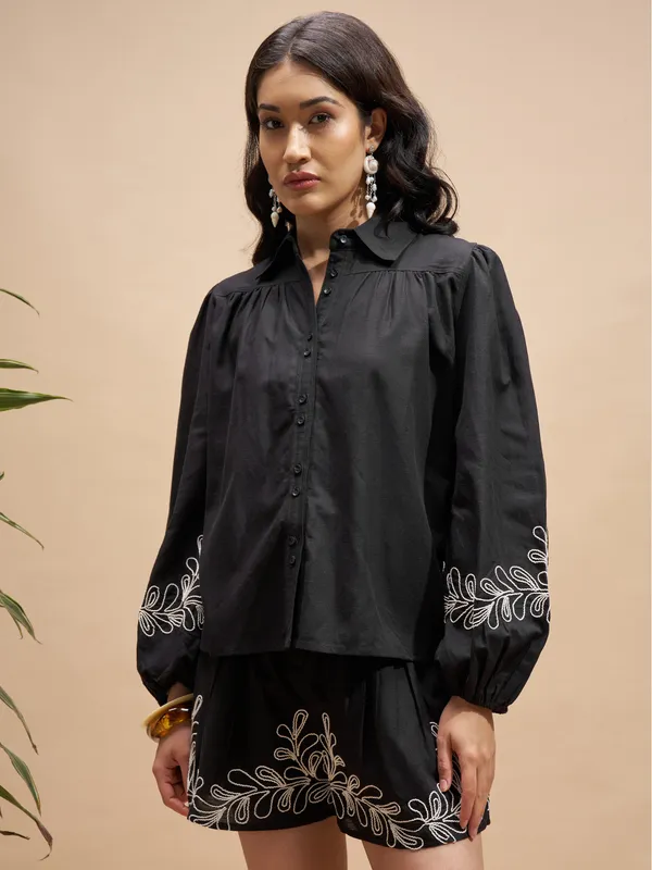 Vara By Vishudh Women Black Shirt With Shorts Co-Ords