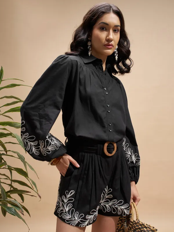 Vara By Vishudh Women Black Shirt With Shorts Co-Ords
