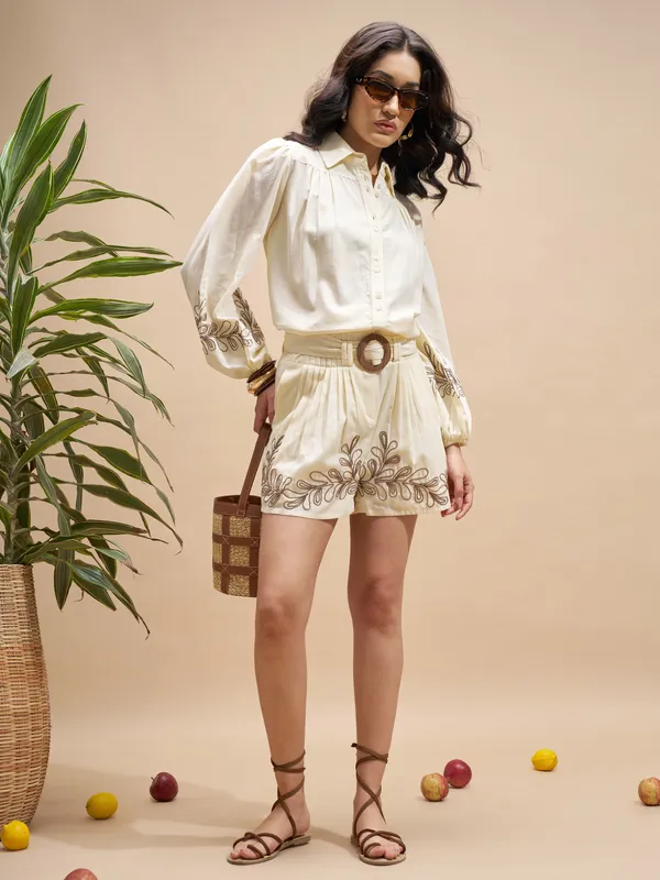 Vara By Vishudh Women Cream Shirt With Shorts Co-Ords