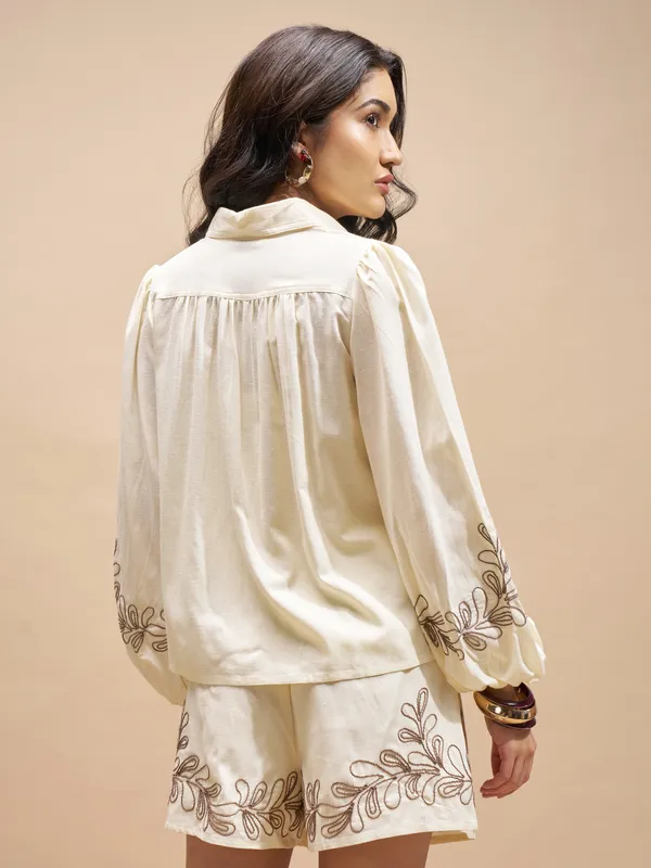 Vara By Vishudh Women Cream Shirt With Shorts Co-Ords