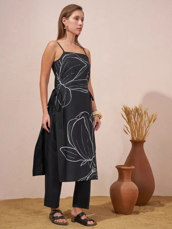 Vara By Vishudh Women Black Printed Kurta With Trouser