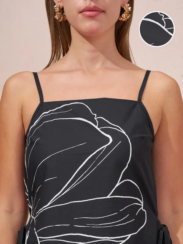 Vara By Vishudh Women Black Printed Kurta With Trouser