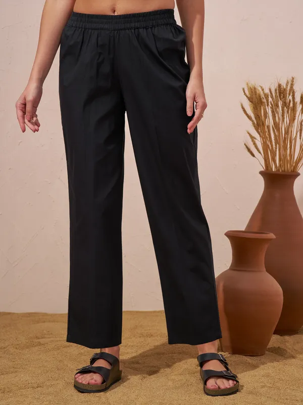 Vara By Vishudh Women Black Printed Kurta With Trouser