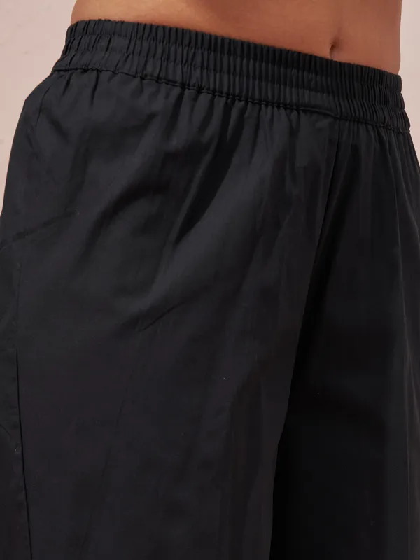 Vara By Vishudh Women Black Printed Kurta With Trouser