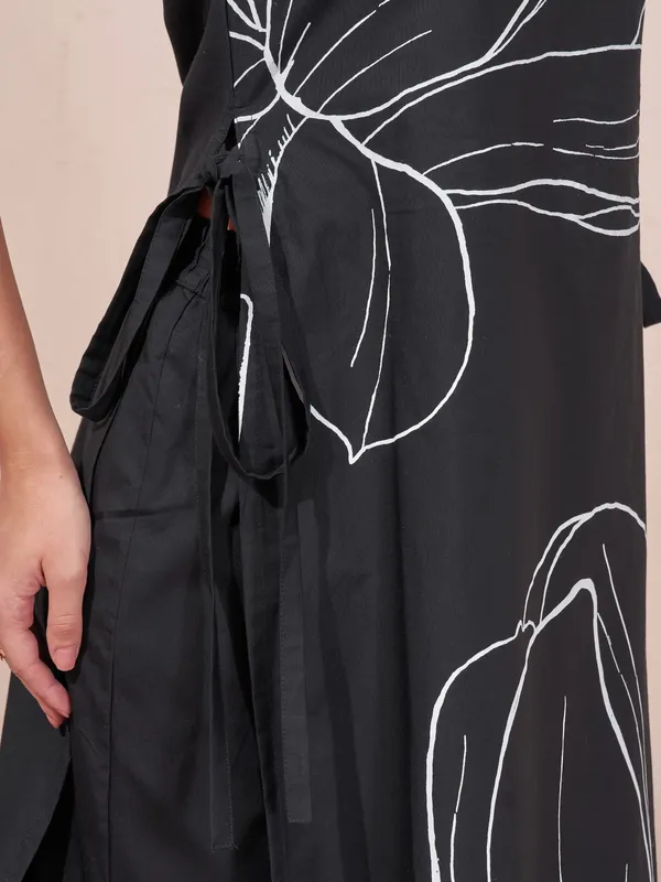 Vara By Vishudh Women Black Printed Kurta With Trouser
