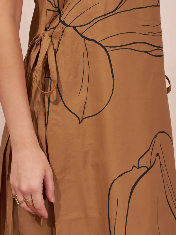 Vara By Vishudh Women Brown Printed Kurta With Trouser