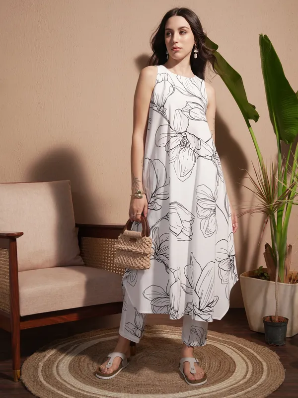 Vara By Vishudh Women White Printed Kurta With Trouser