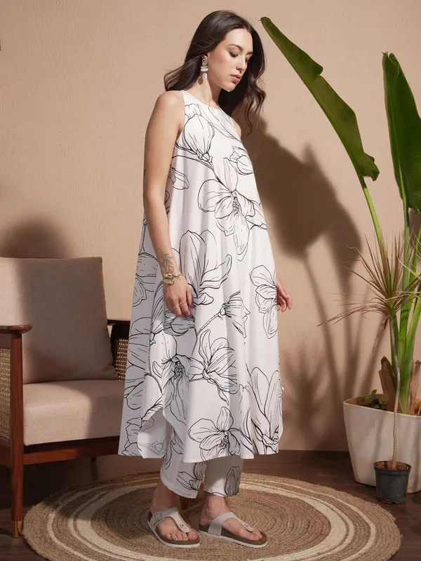 Vara By Vishudh Women White Printed Kurta With Trouser