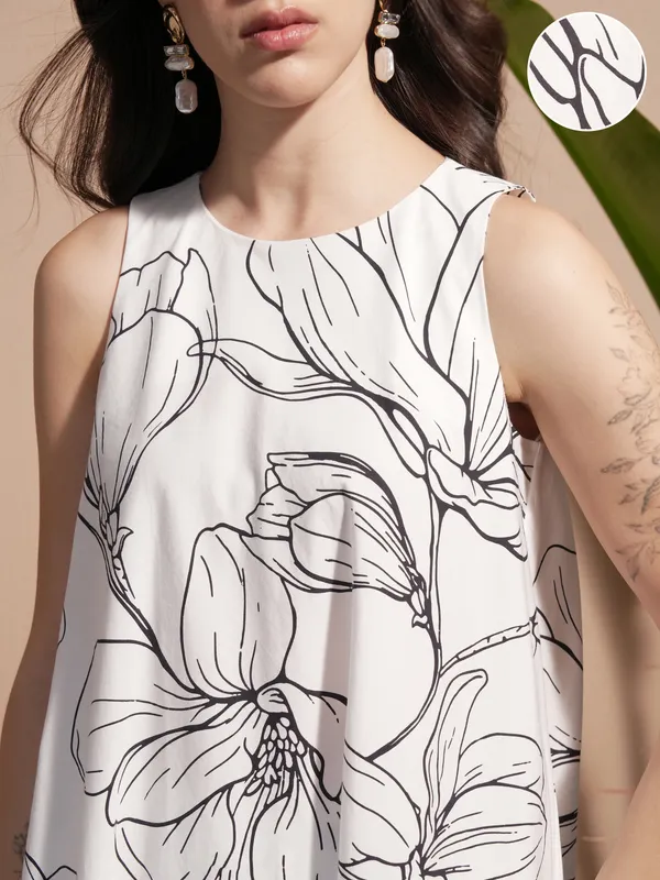 Vara By Vishudh Women White Printed Kurta With Trouser