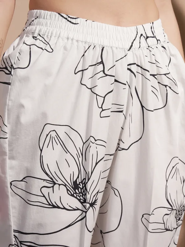 Vara By Vishudh Women White Printed Kurta With Trouser