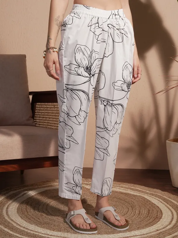 Vara By Vishudh Women White Printed Kurta With Trouser