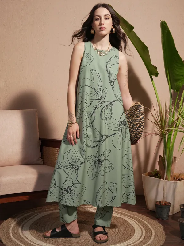 Vara By Vishudh Women Green Printed Kurta With Trouser