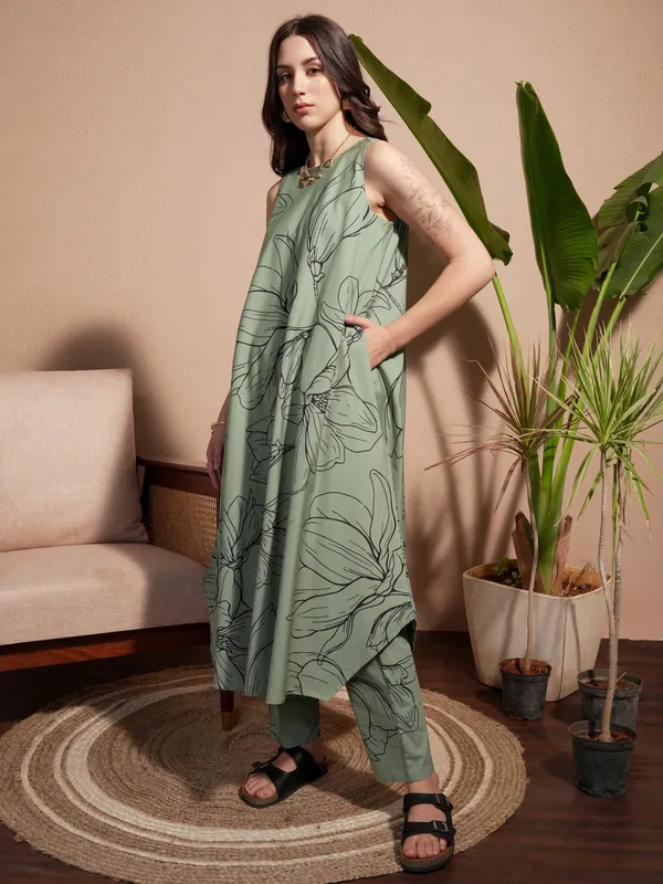 Vara By Vishudh Women Green Printed Kurta With Trouser