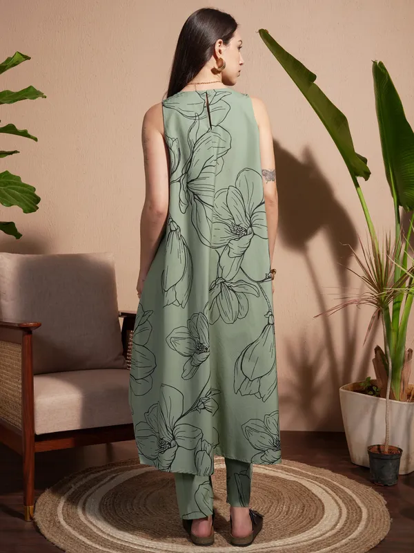 Vara By Vishudh Women Green Printed Kurta With Trouser