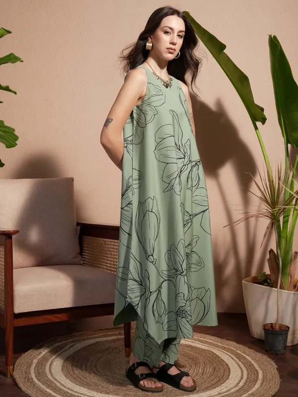 Vara By Vishudh Women Green Printed Kurta With Trouser