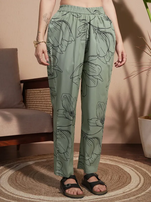 Vara By Vishudh Women Green Printed Kurta With Trouser