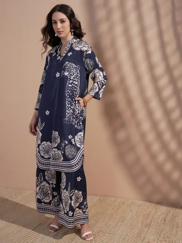 Vara By Vishudh Women Navy Blue Printed Kurta With Trouser
