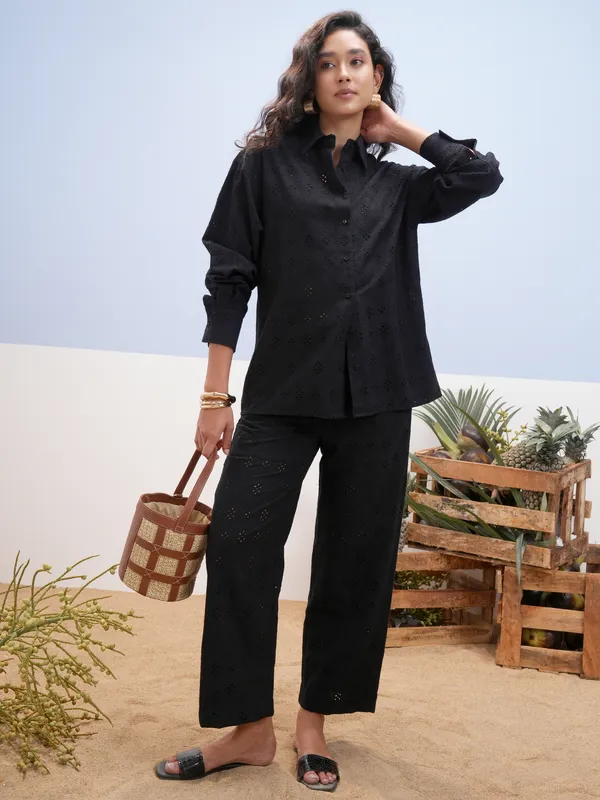Vara By Vishudh Women Black Embroidered Regular Fit Casual Trouser