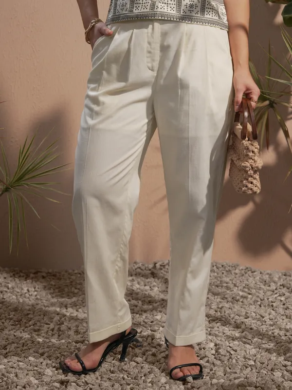 Vara By Vishudh Women Off White Solid Straight Fit Casual Trouser