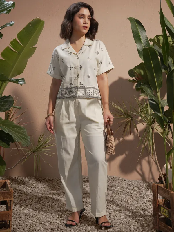 Vara By Vishudh Women Off White Solid Straight Fit Casual Trouser