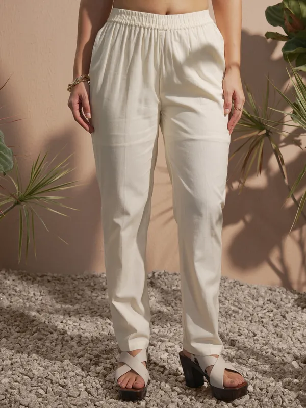 Vara By Vishudh Women Off White Solid Kurta With Trouser