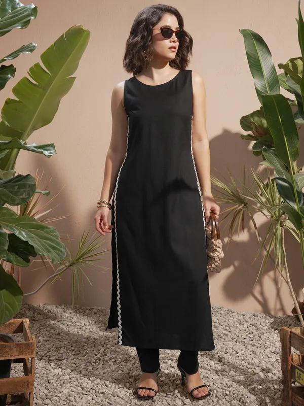 Vara By Vishudh Women Black Solid Kurta With Trouser