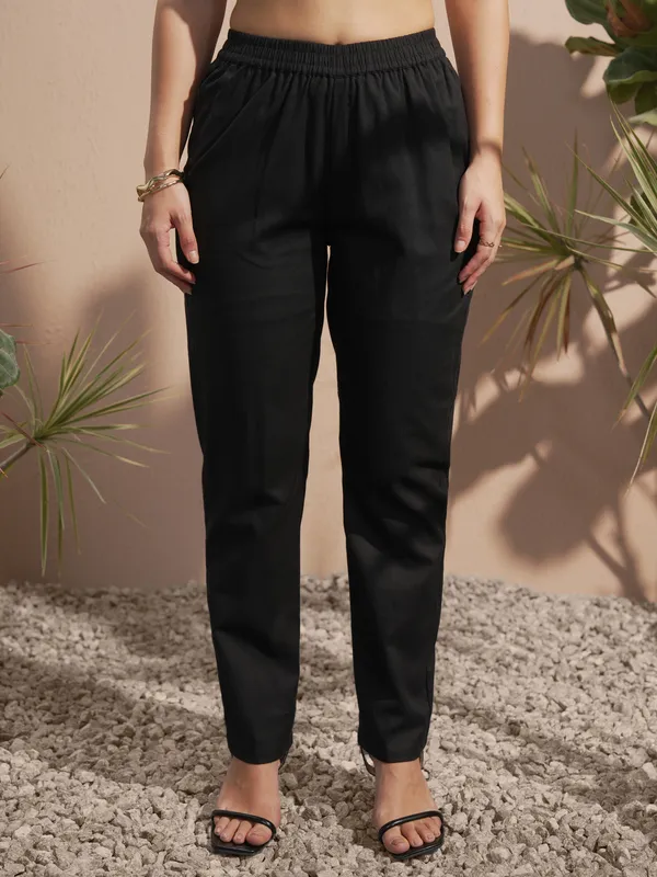 Vara By Vishudh Women Black Solid Kurta With Trouser