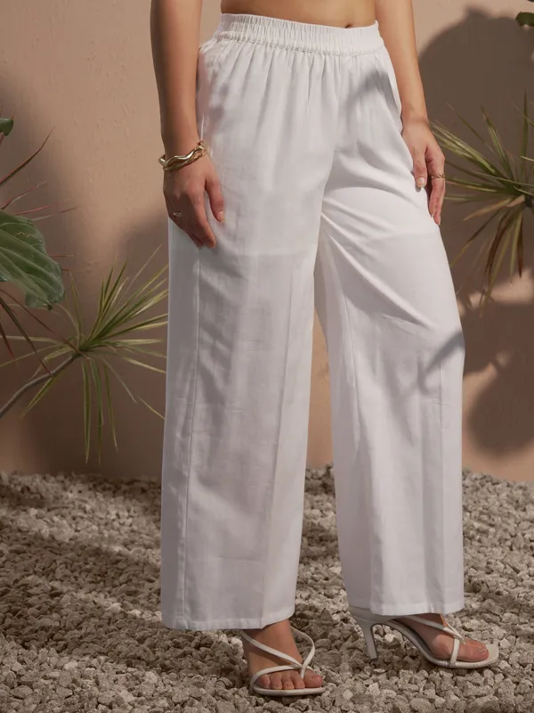 Vara By Vishudh Women White Solid Regular Fit Casual Trouser