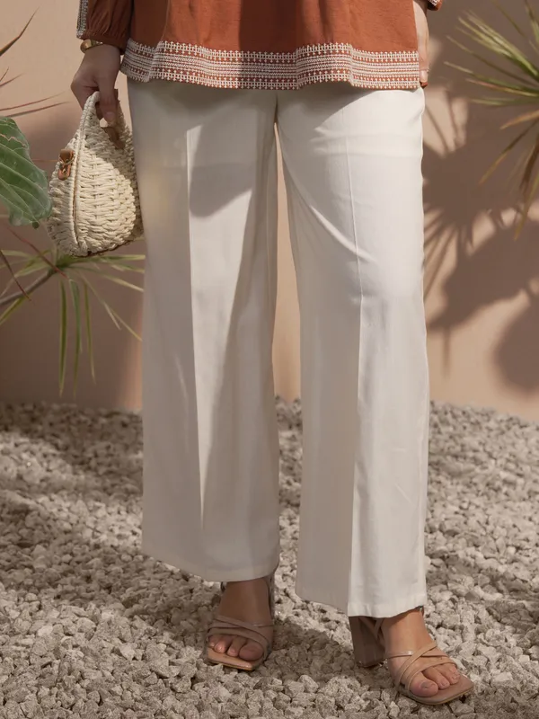 Solid Regular Fit Casual Trouser