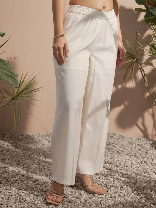 Solid Regular Fit Casual Trouser