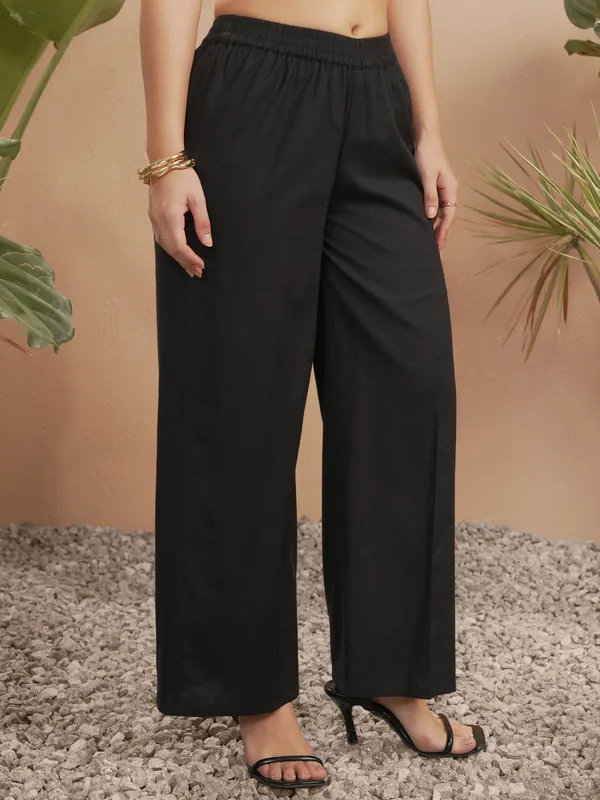 Vara By Vishudh Women Black Solid Regular Fit Casual Trouser