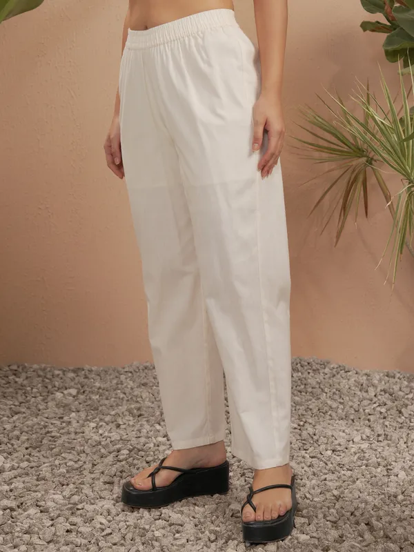 Vara By Vishudh Women Off White Solid Regular Fit Casual Trouser