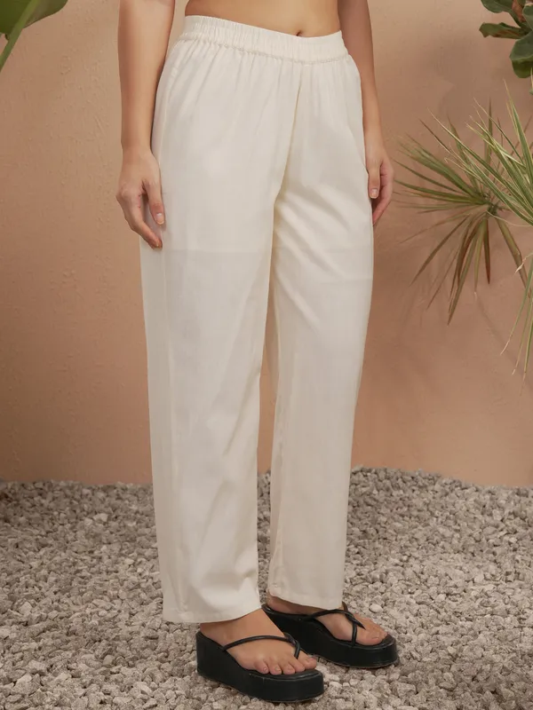 Vara By Vishudh Women Off White Solid Regular Fit Casual Trouser