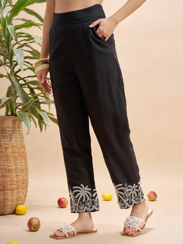 Vara By Vishudh Women Black Regular Fit Casual Trouser