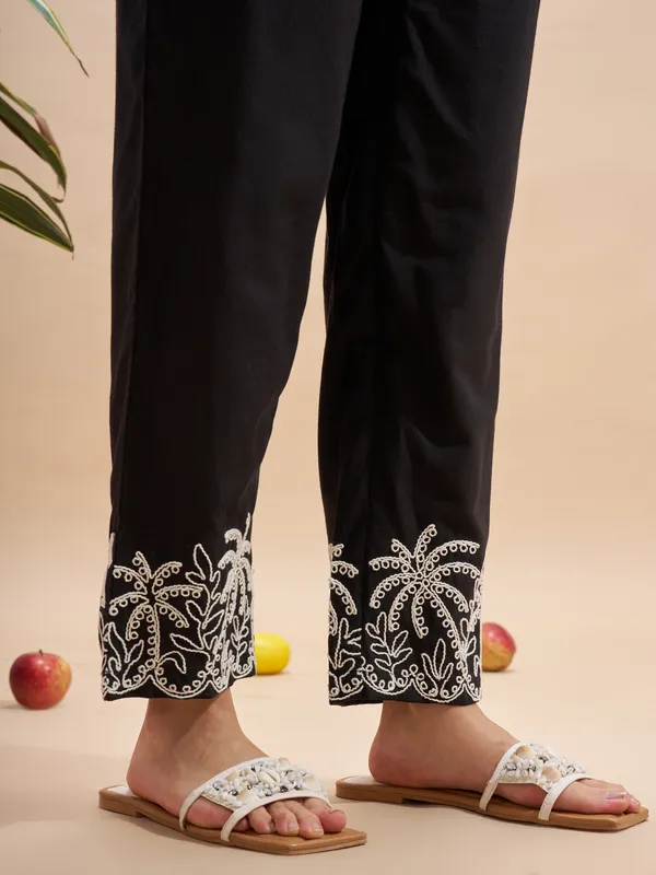 Vara By Vishudh Women Black Regular Fit Casual Trouser