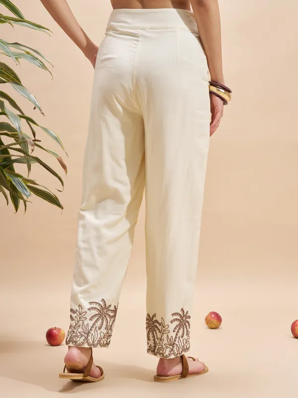 Vara By Vishudh Women Cream Regular Fit Casual Trouser