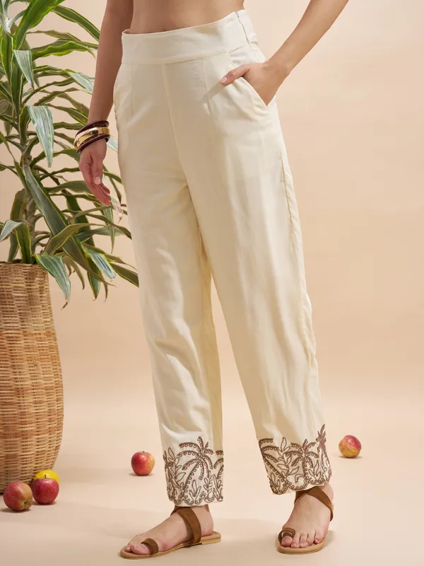 Vara By Vishudh Women Cream Regular Fit Casual Trouser