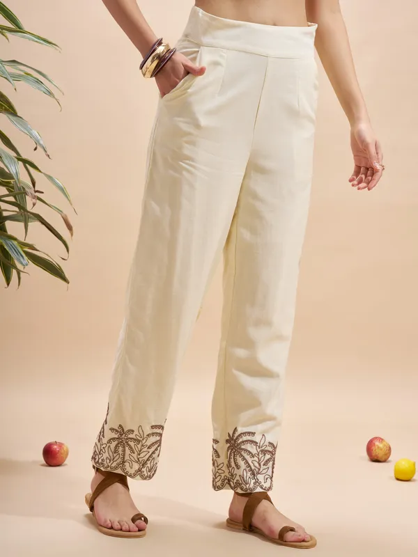 Vara By Vishudh Women Cream Regular Fit Casual Trouser