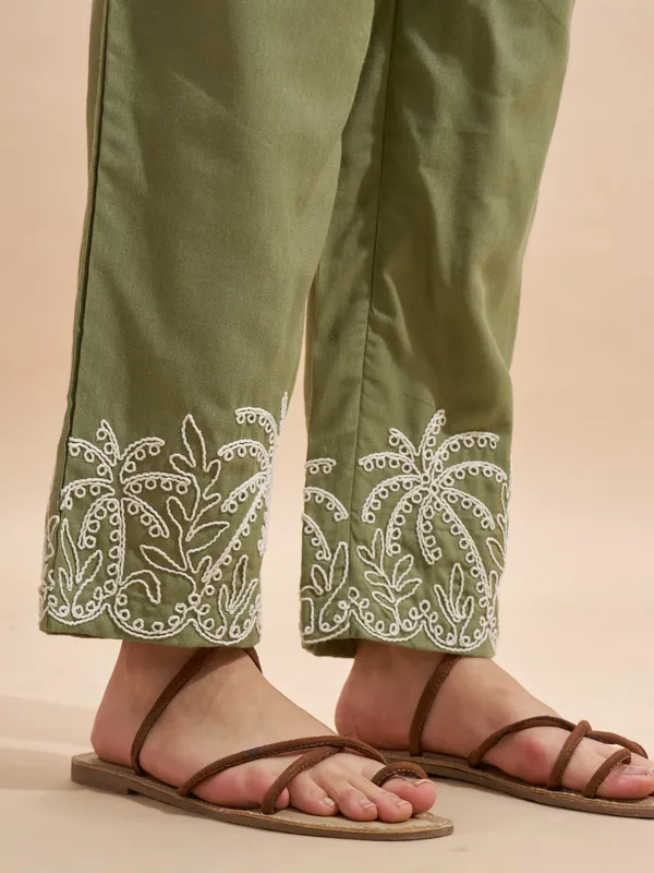 Vara By Vishudh Women Olive Regular Fit Casual Trouser