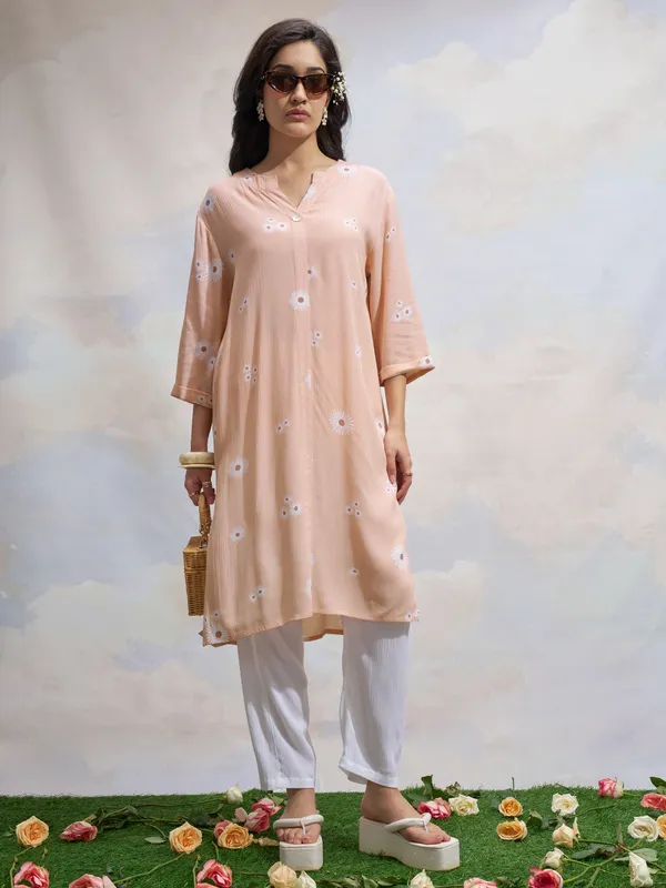 Vara By Vishudh Women Peach Printed Straight Kurta