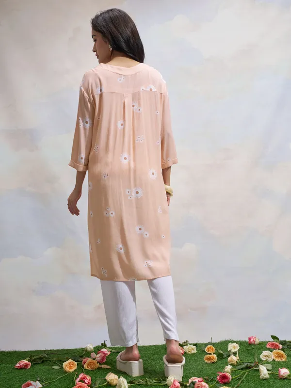 Vara By Vishudh Women Peach Printed Straight Kurta