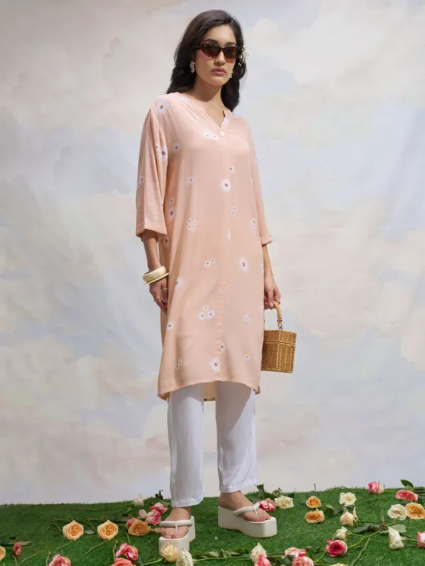 Vara By Vishudh Women Peach Printed Straight Kurta