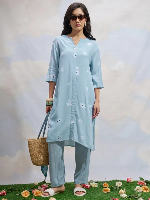 Vara By Vishudh Women Blue Printed Straight Kurta