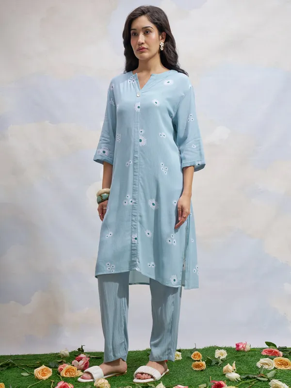 Vara By Vishudh Women Blue Printed Straight Kurta