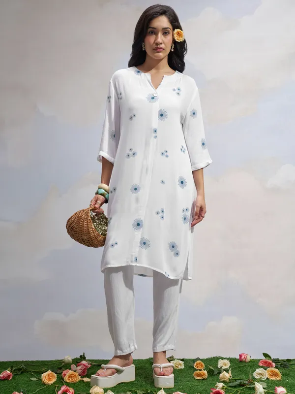 Vara By Vishudh Women White Printed Straight Kurta