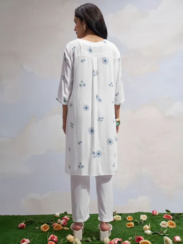 Vara By Vishudh Women White Printed Straight Kurta