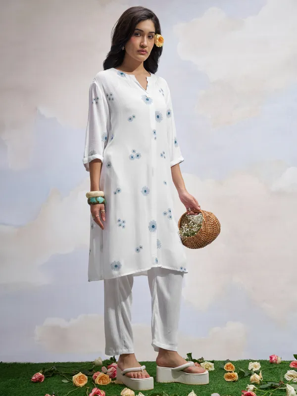 Vara By Vishudh Women White Printed Straight Kurta