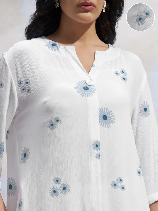 Vara By Vishudh Women White Printed Straight Kurta