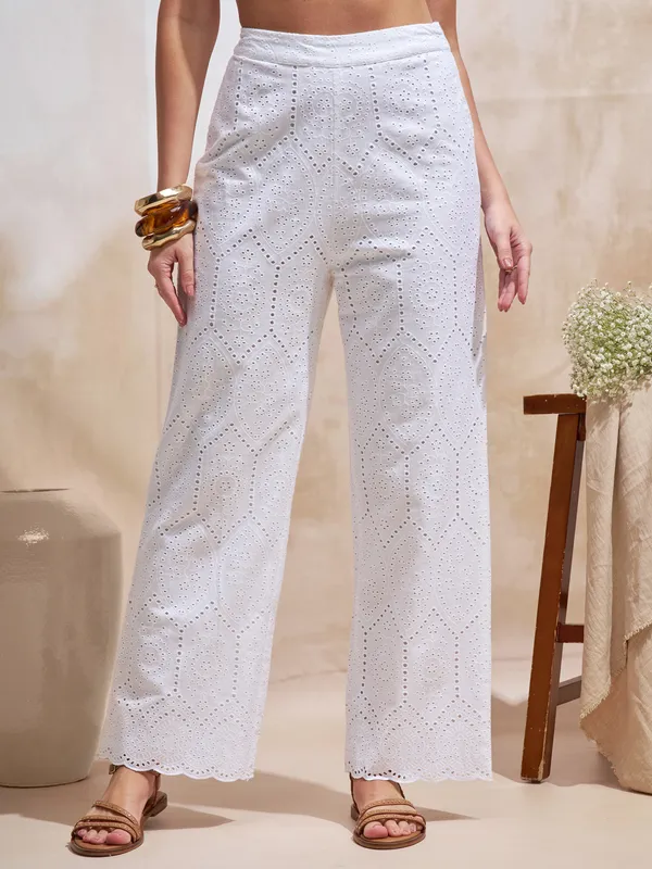 Vara By Vishudh Women White Regular Fit Casual Trouser